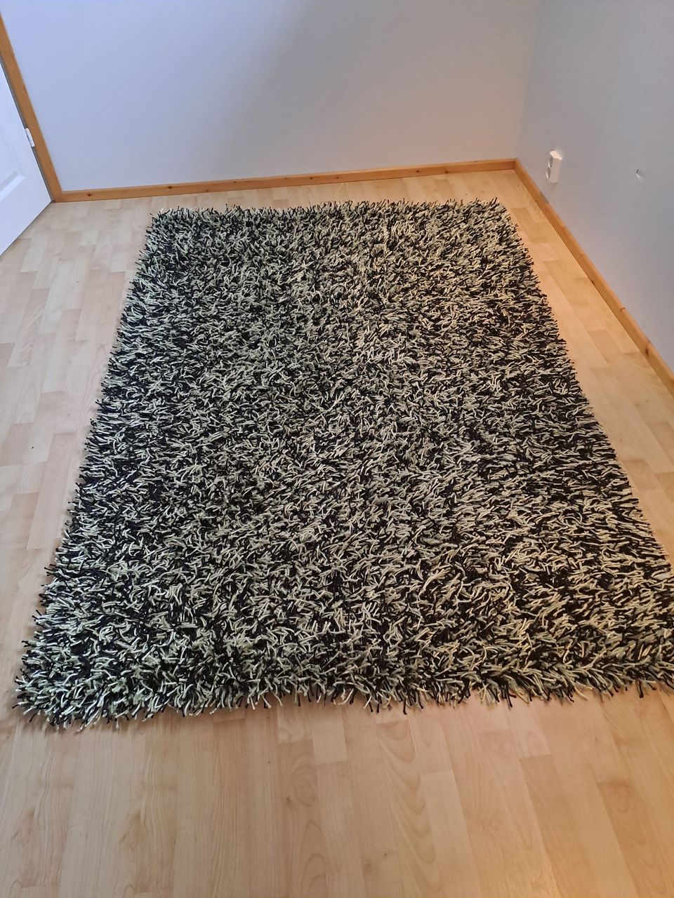 Pitkäkarvanen matto