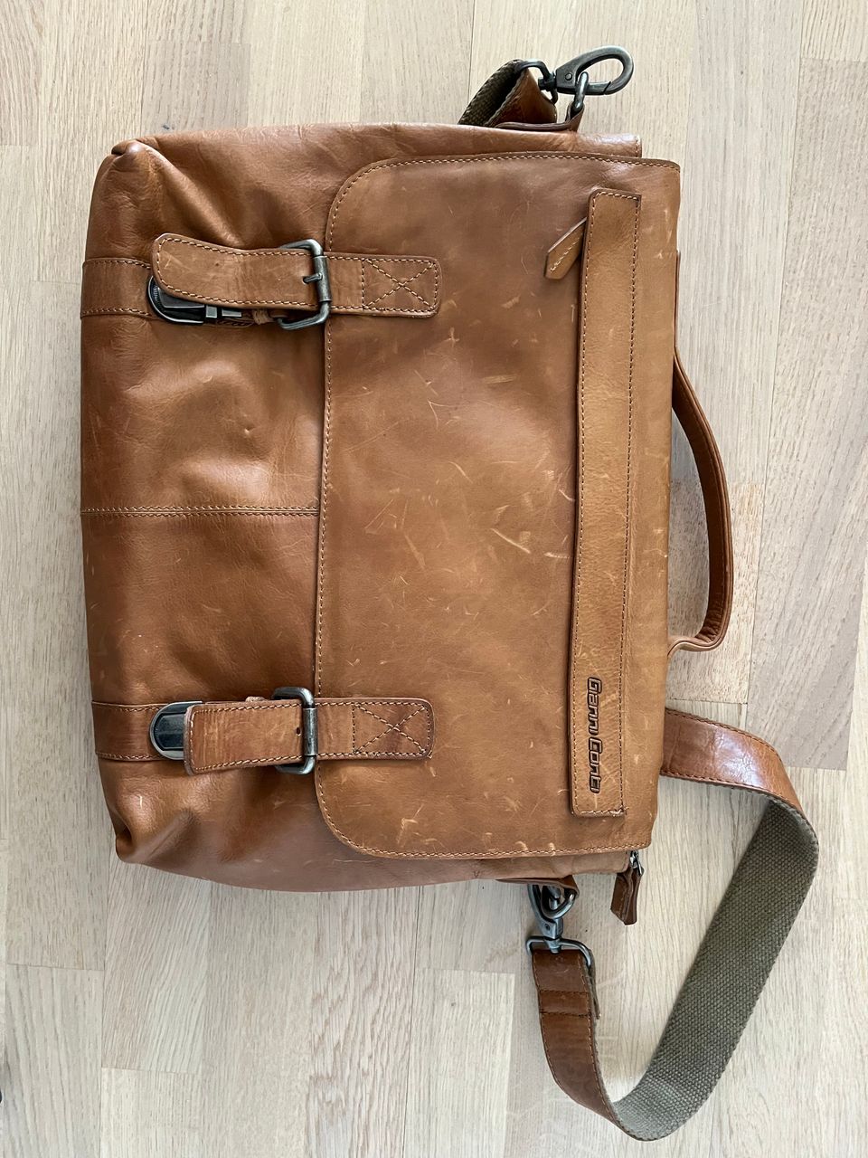 BRAND NEW ! Pure leather hand made bag from Italy