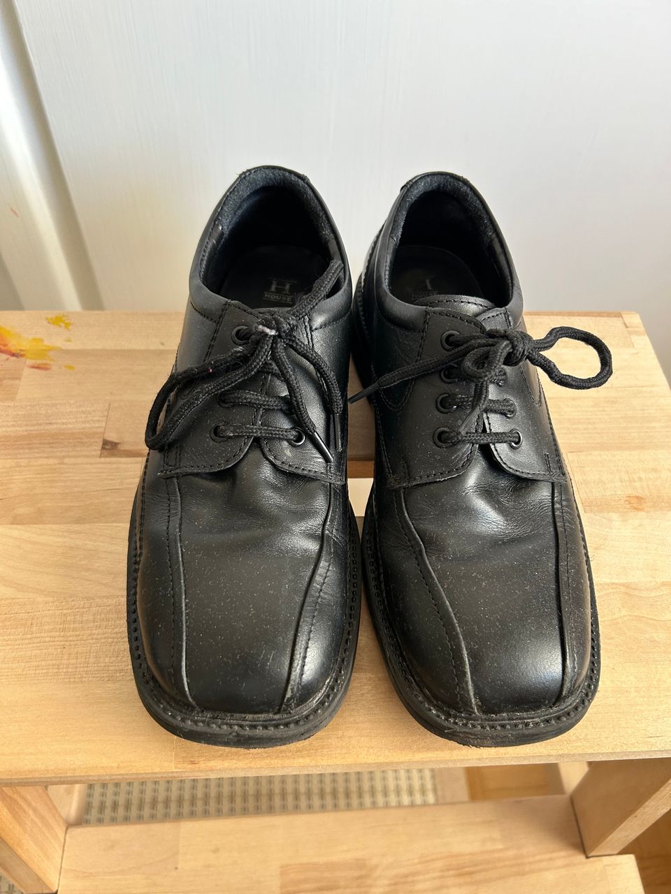Mustat kengät, koko 36