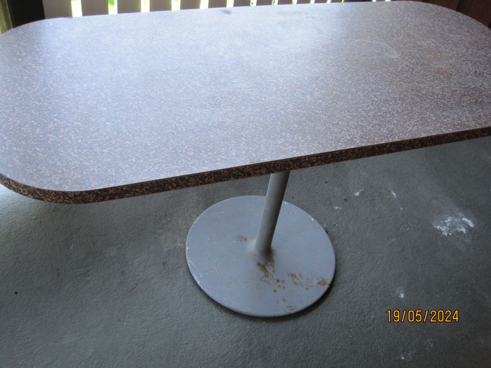 Pöytä koko 140-60 cm