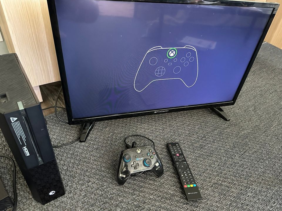 Xbox One + 32” tv