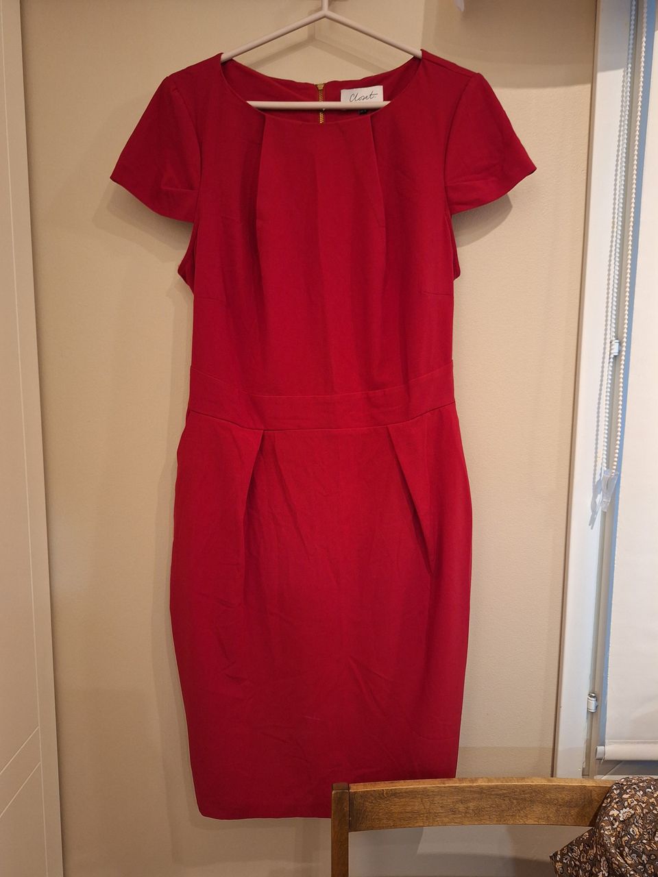 Closet punainen mekko