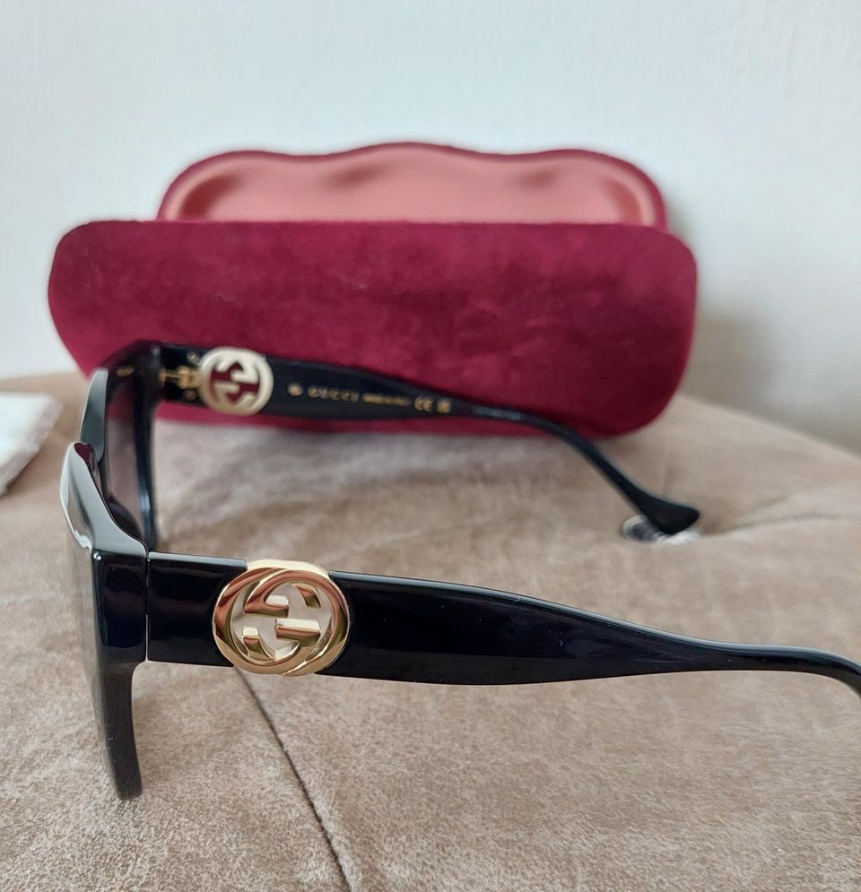 Gucci sunglasses GG 1023S