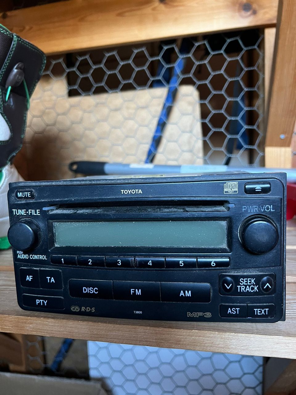 Toyota hilux alkuperäinen radio