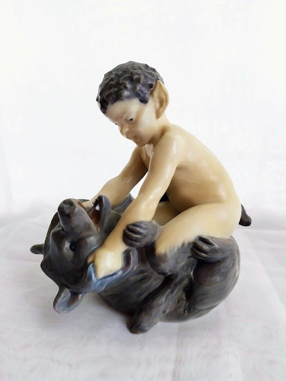 Royal Copenhagen Fauni ja karhu -figuriini