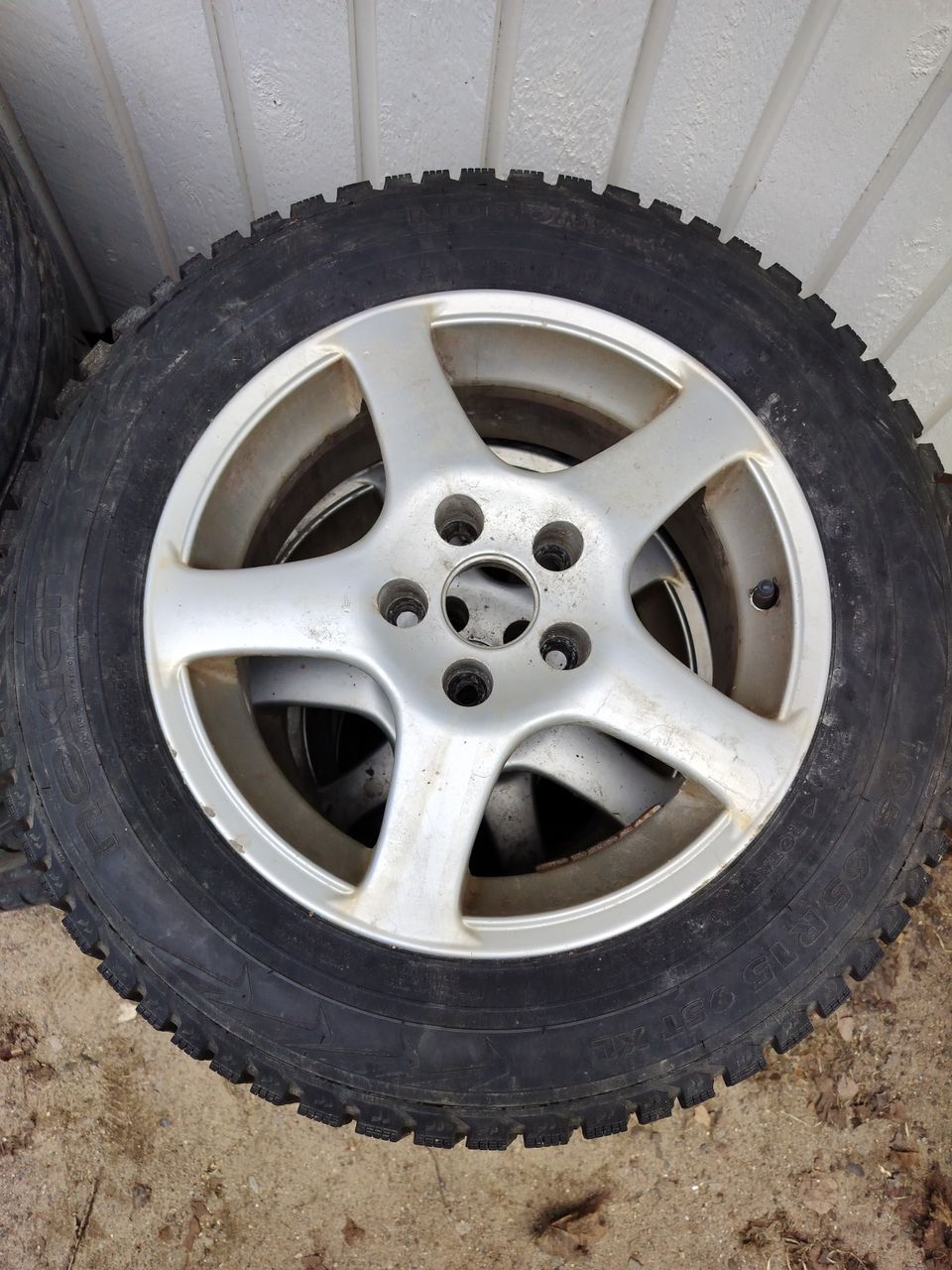 talvirenkaat 195/65R15 5*108