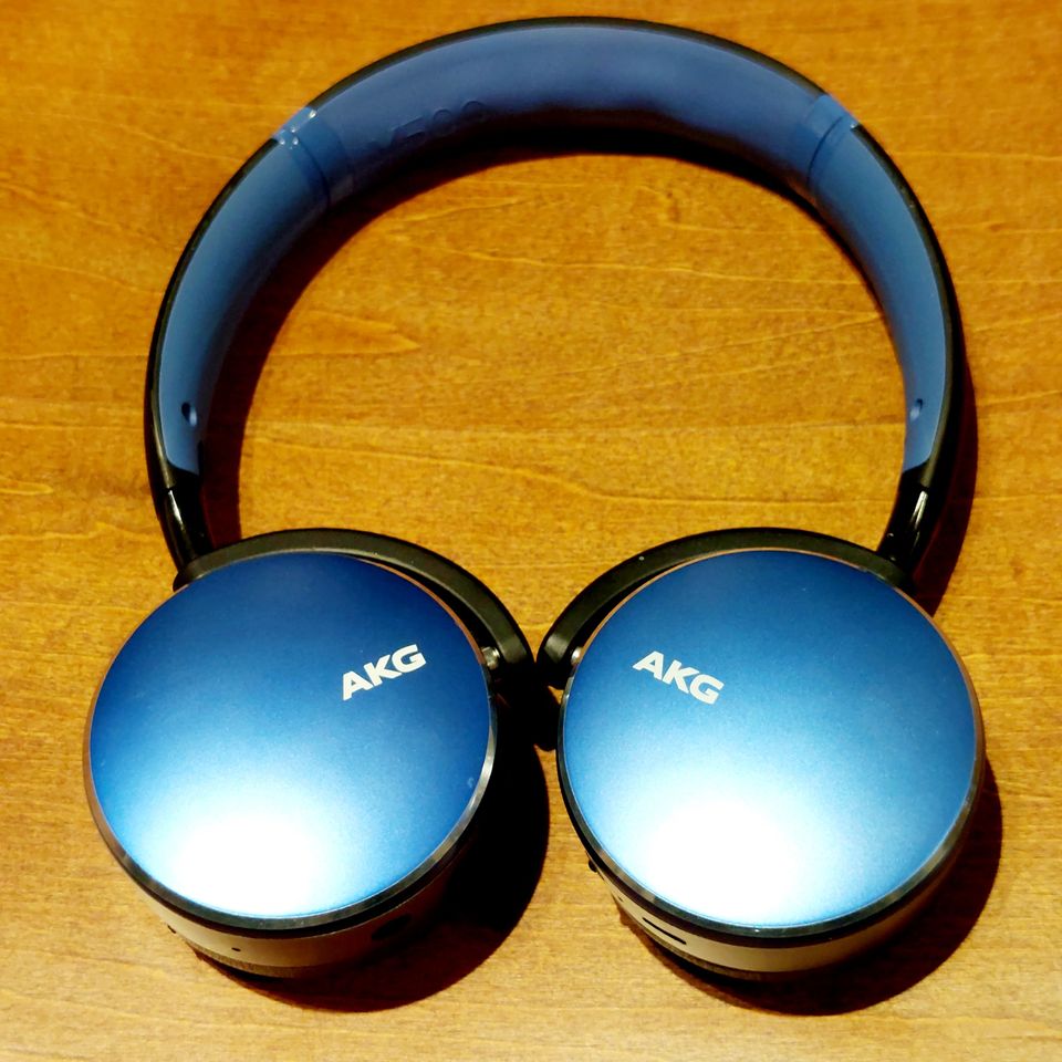 AKG Y500 Bluetooth -kuulokkeet