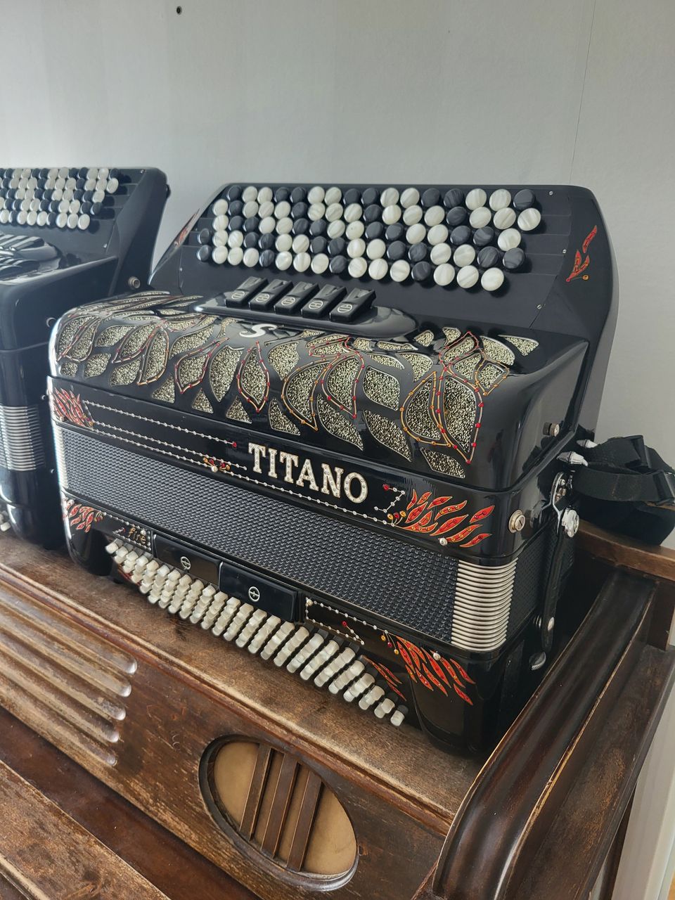 Titano Fire 3äk harmonikka.