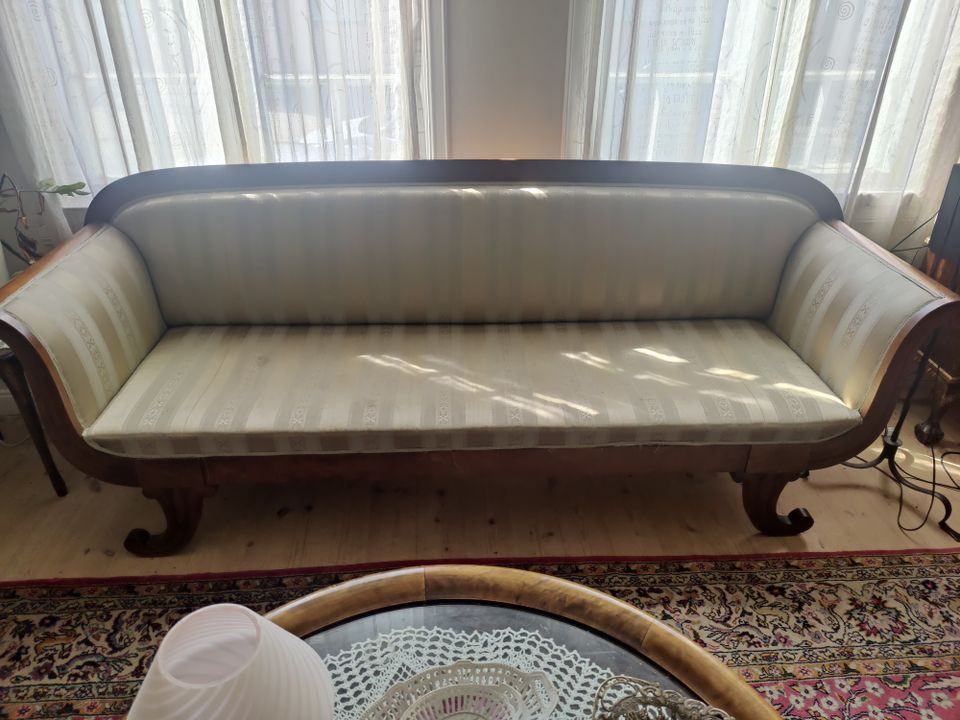 1800-luvun Biedermeier-sohva