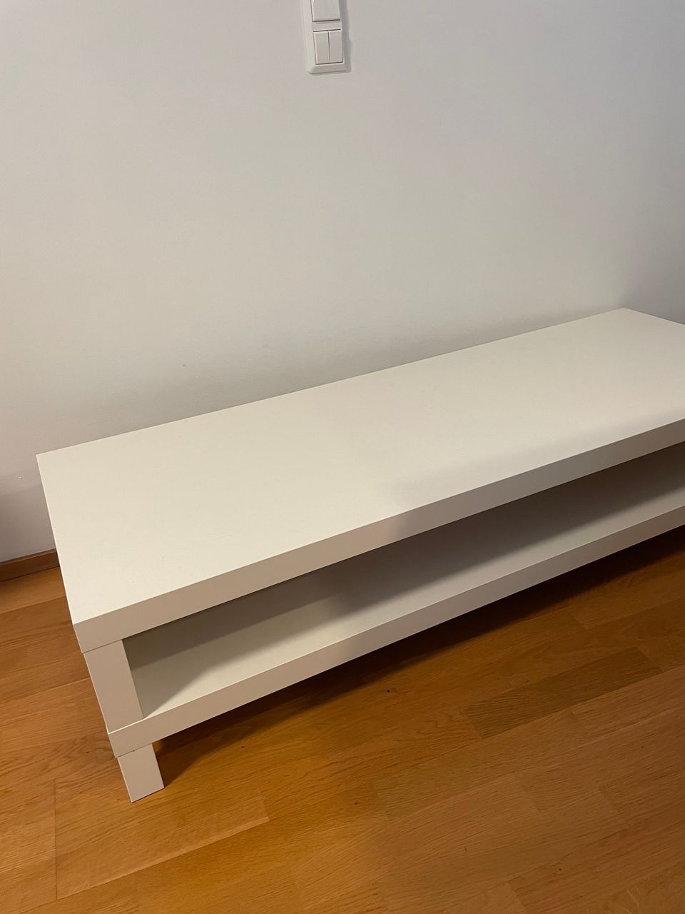 Valkoinen TV-taso, Ikea