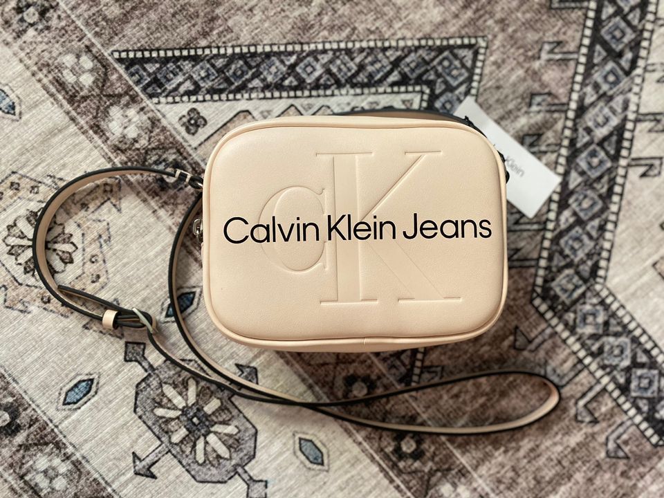 Calvin Klein olkalaukku