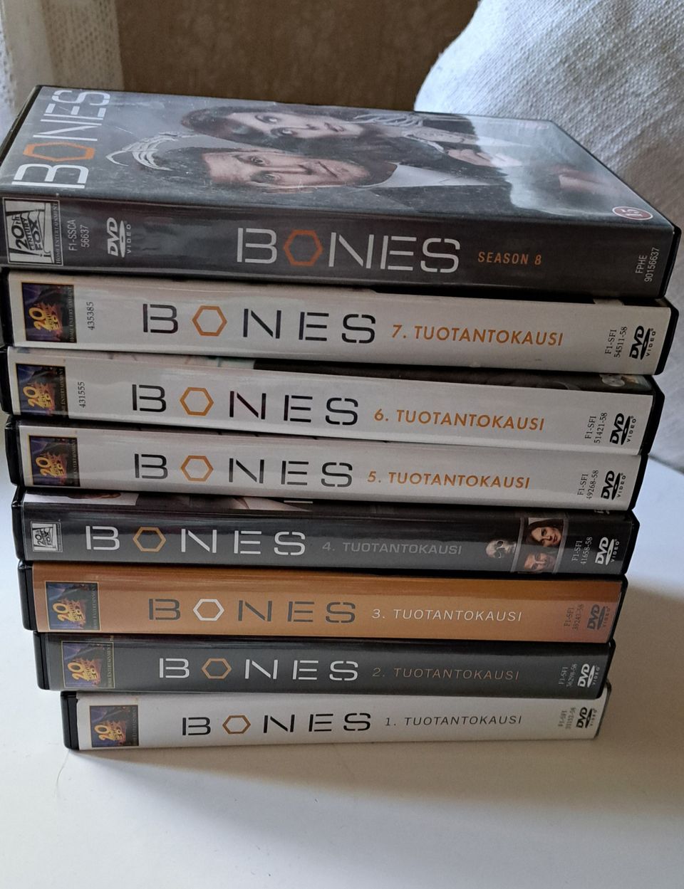 Bones kaudet 1-8