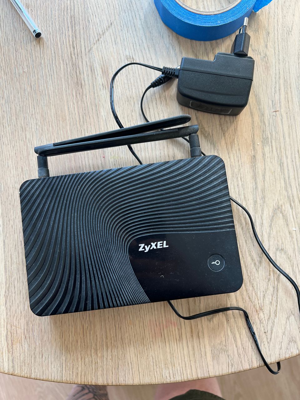 ZyXEL LTE3301 -LTE-modeemi ja WiFi-tukiasema