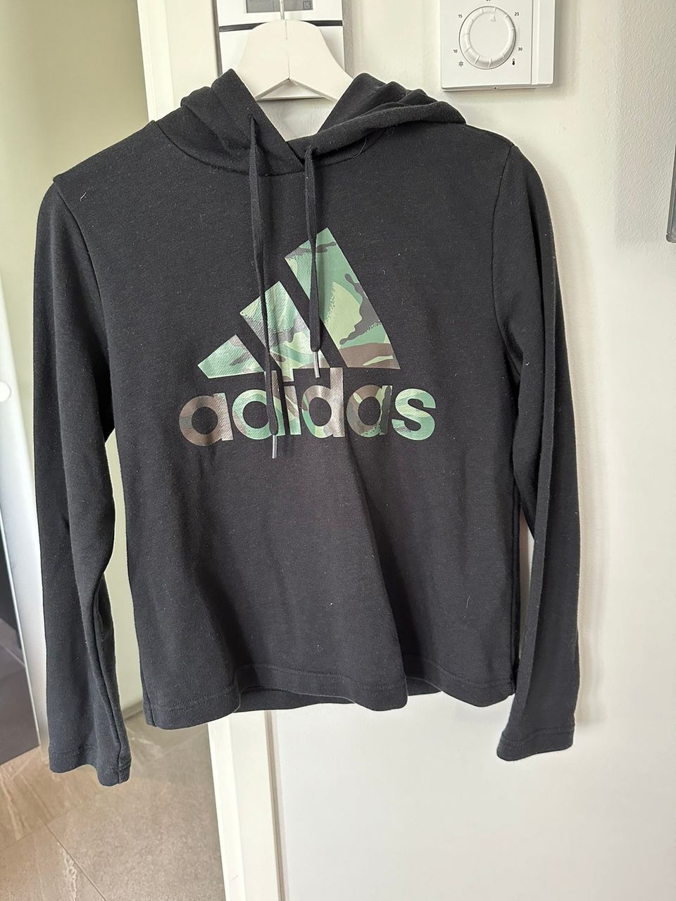 Adidas huppari S