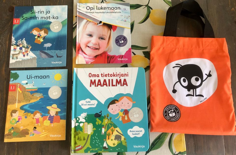 Vauvakirja-sarjaa:Opi Lukemaan, Oma tietokirjani, maailma