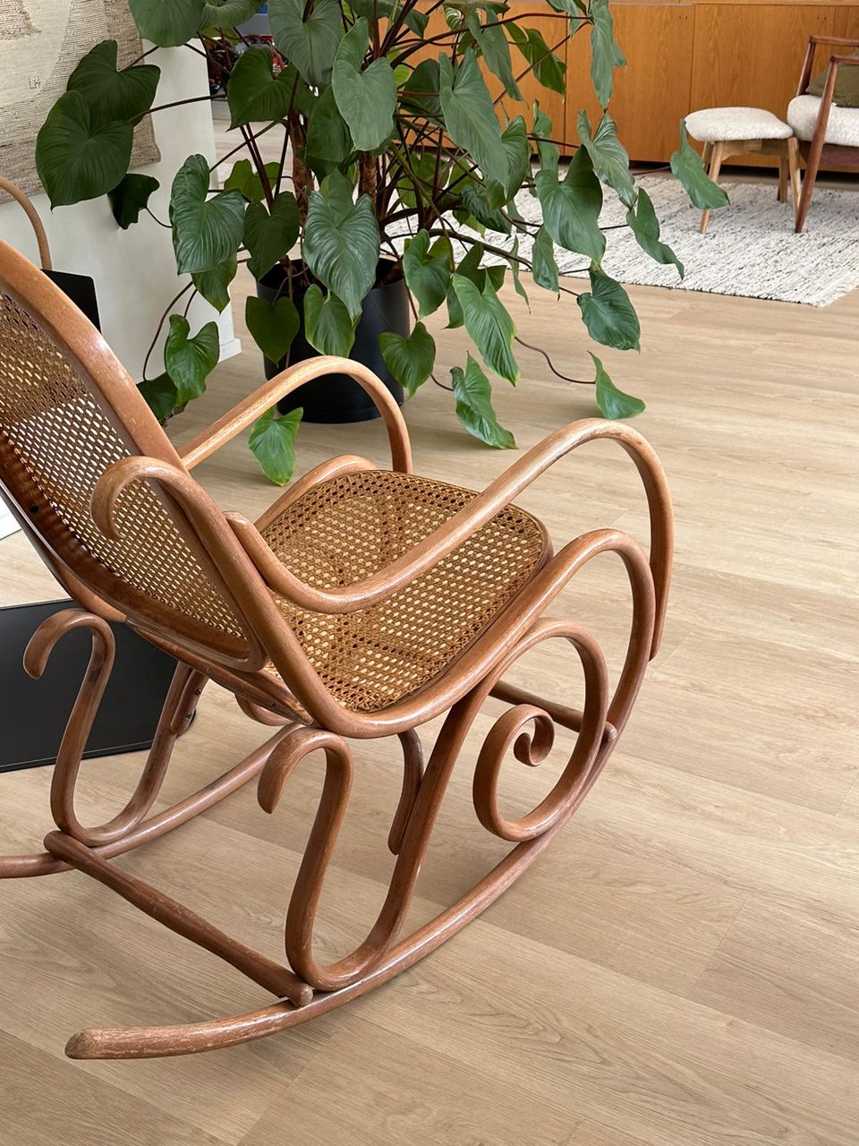 Thonet No. 21 -keinutuoli