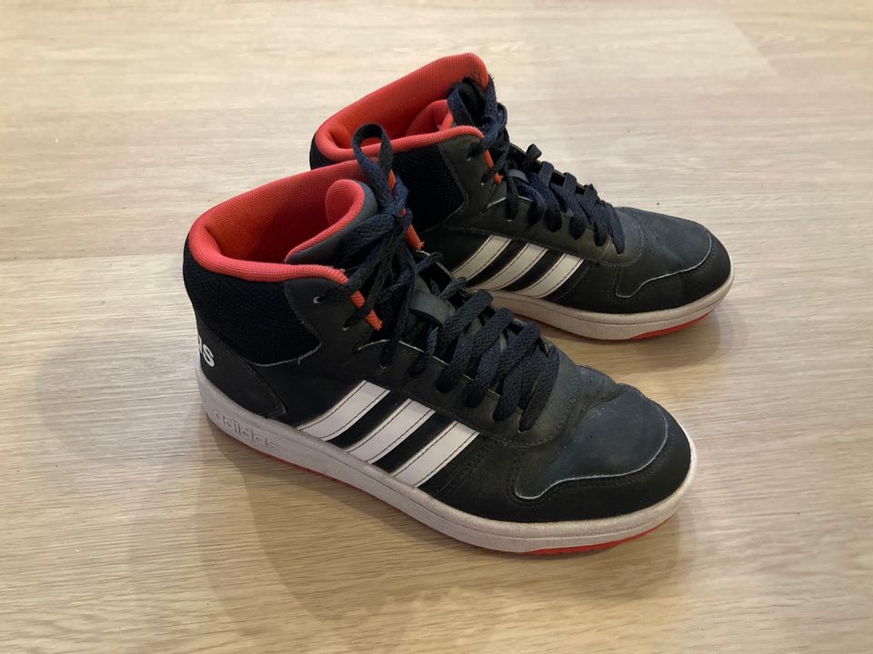 Adidas varsikengät 38