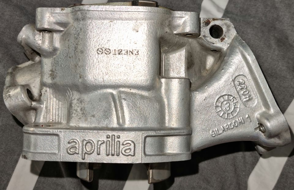 Aprilia Rs 125cc sylinteri & kansi.