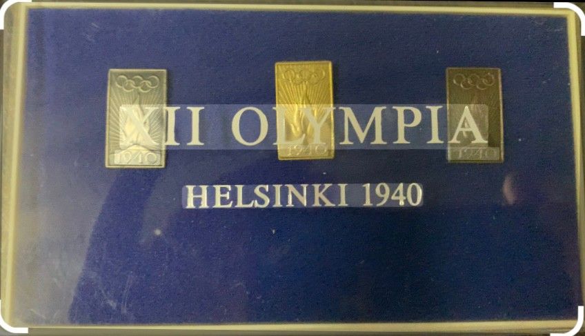 XII Olympiakaiset pinssit