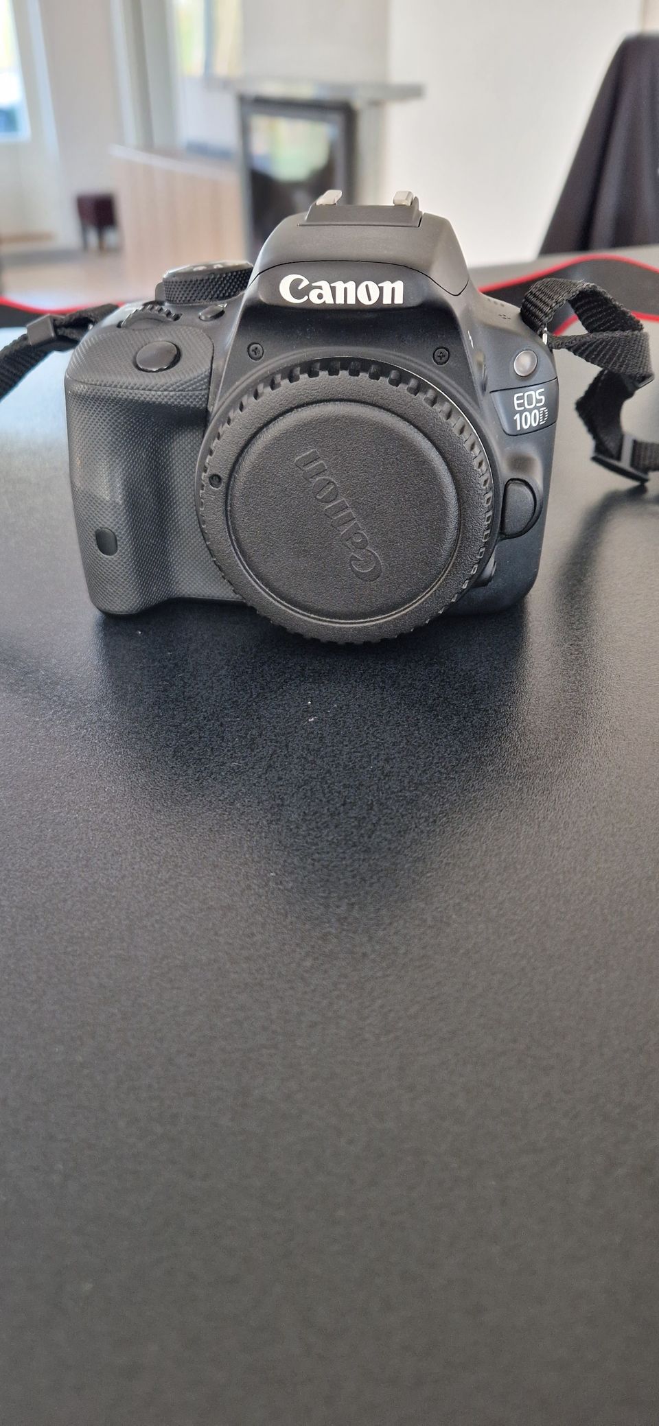 Canon EOS 100D järjestelmäkamera