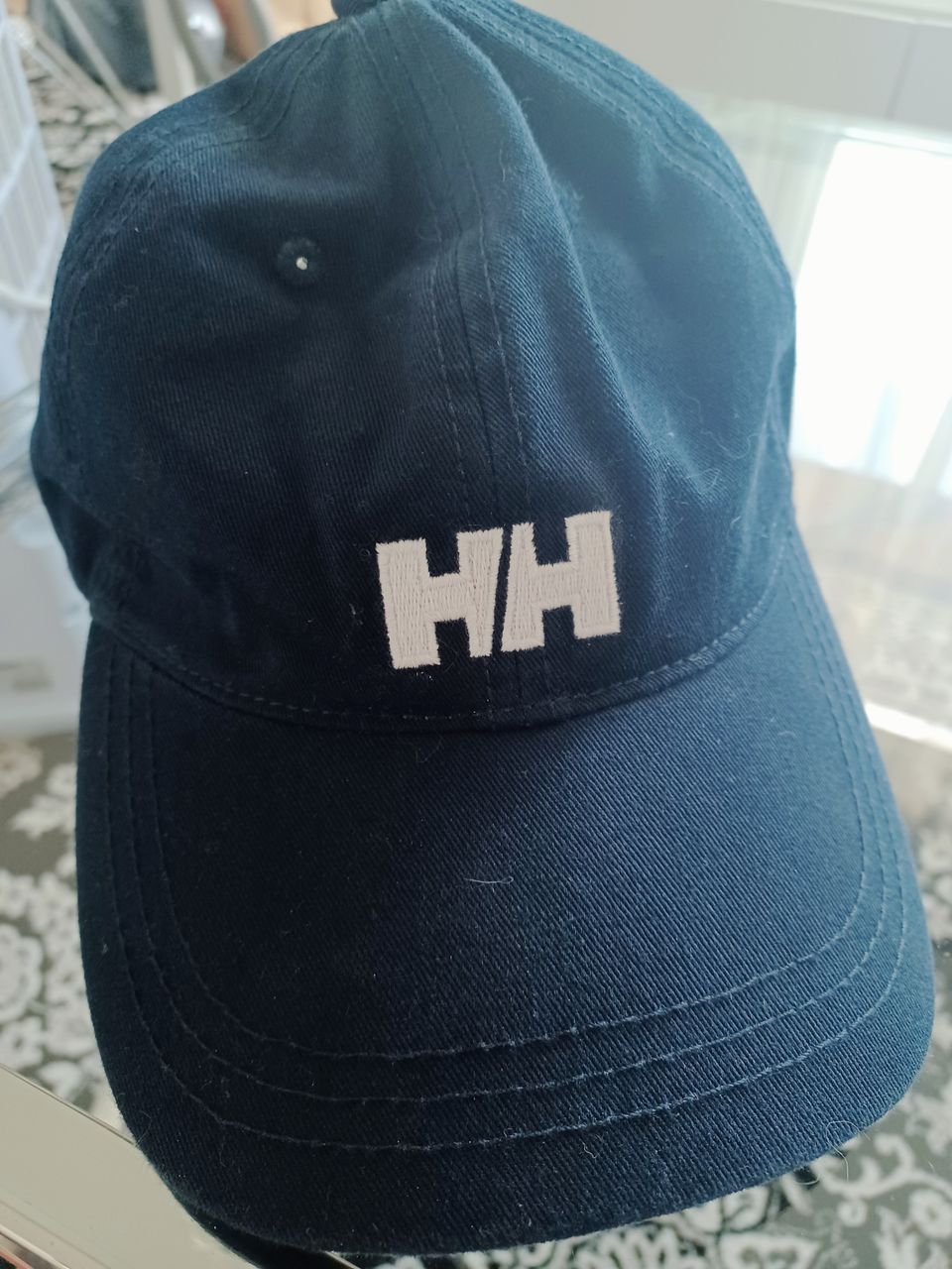 Helly Hansen lippis uusi