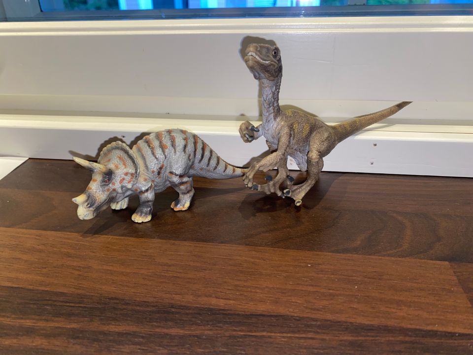 Schleich Triceratops ja Velociraptor