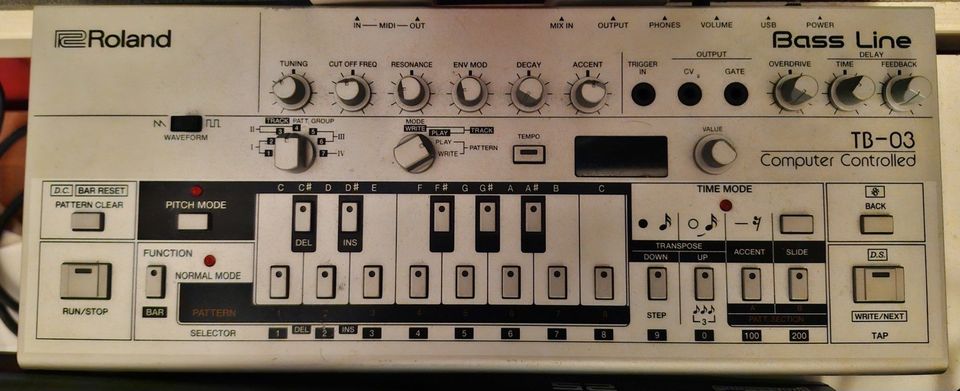 Roland Tb-03 bassosyna