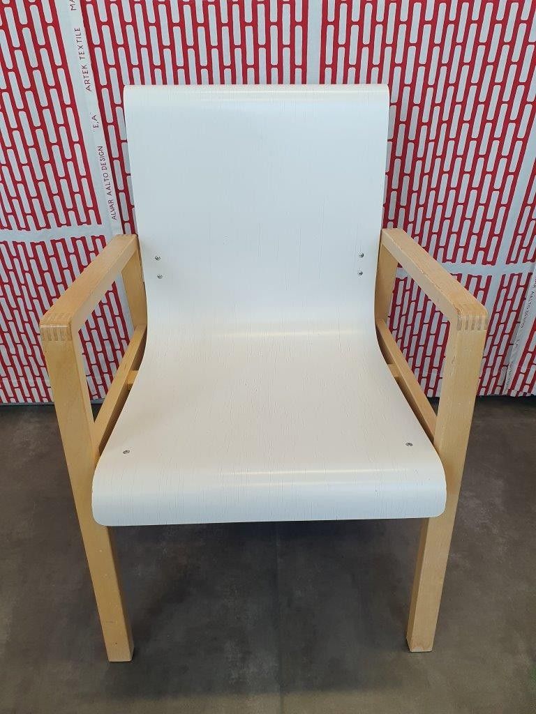 Artek 403 "käytävätuoli"