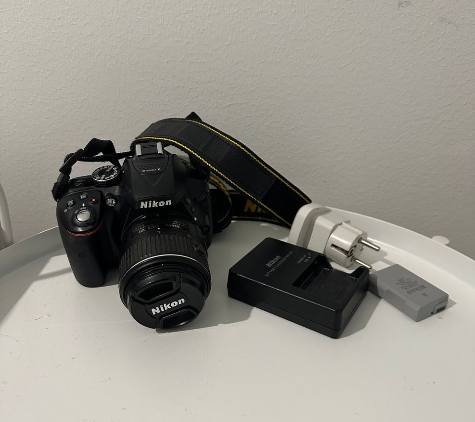Nikon D5300 + reppu + kameranjalusta + kaukolaukaisin