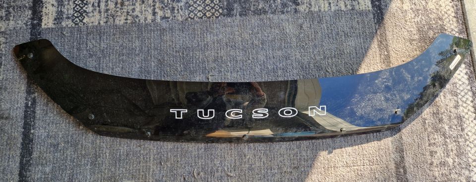 Hyundai Tucson konepellin tuuliohjain