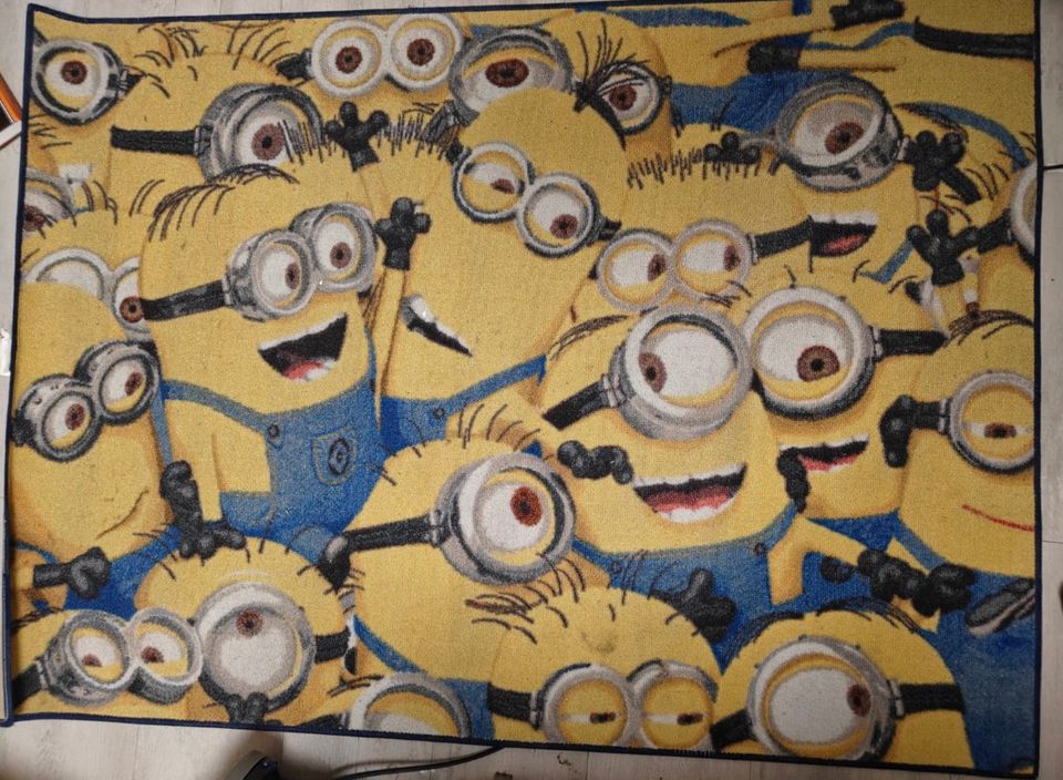 Minion matto, iso pehmolelu ja muovileluja