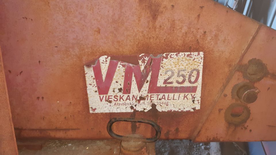 Traktorin perälevy VM 250