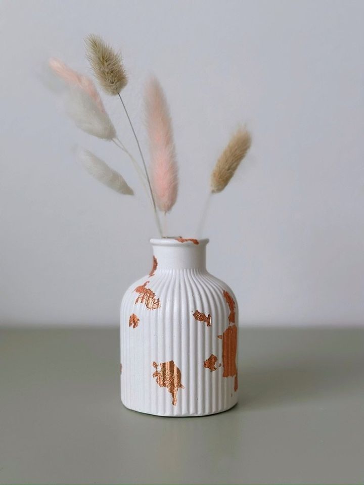 Käsintehty maljakko / Handmade vase for dried flowers with rose gold foil flakes