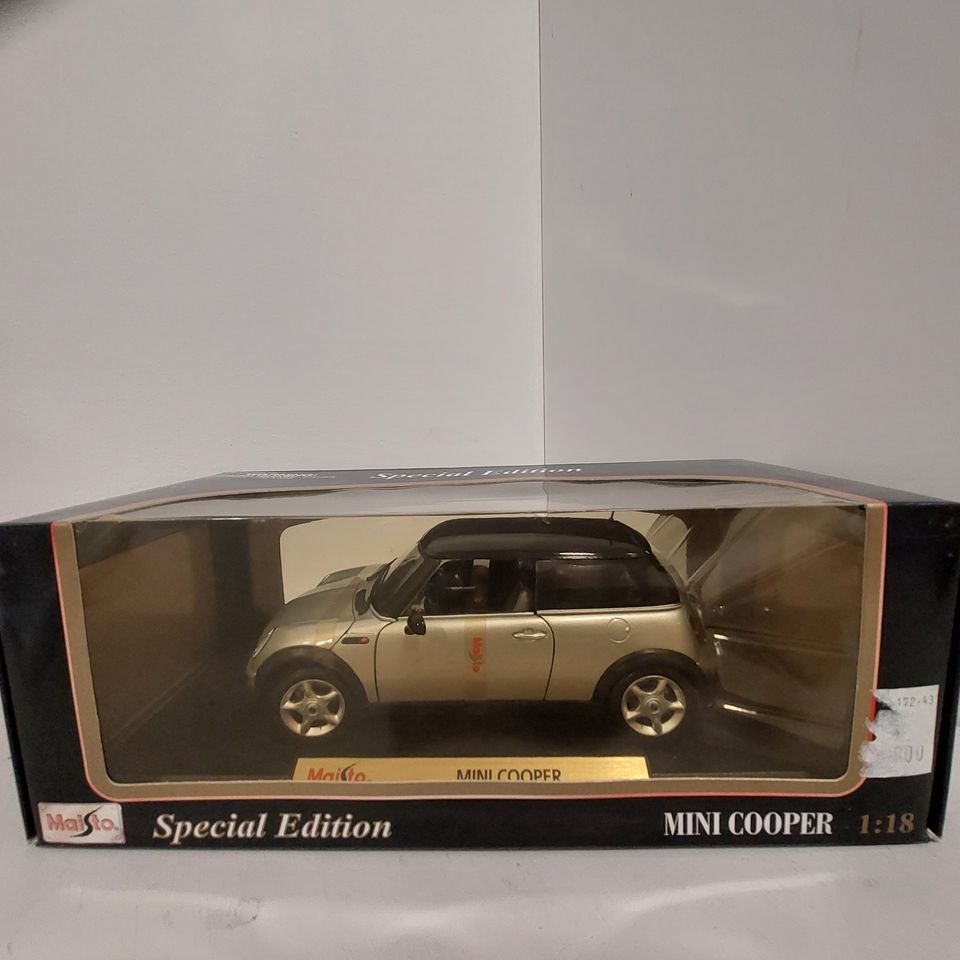 Pienoisauto 1:18 Mini Cooper Maisto