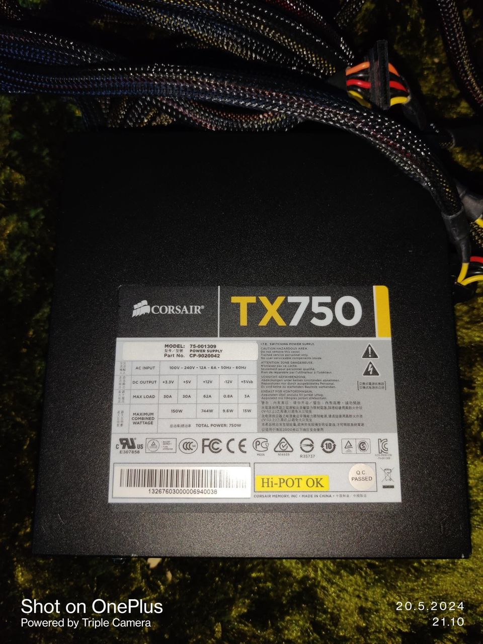 Corsair TX750 virtalähde