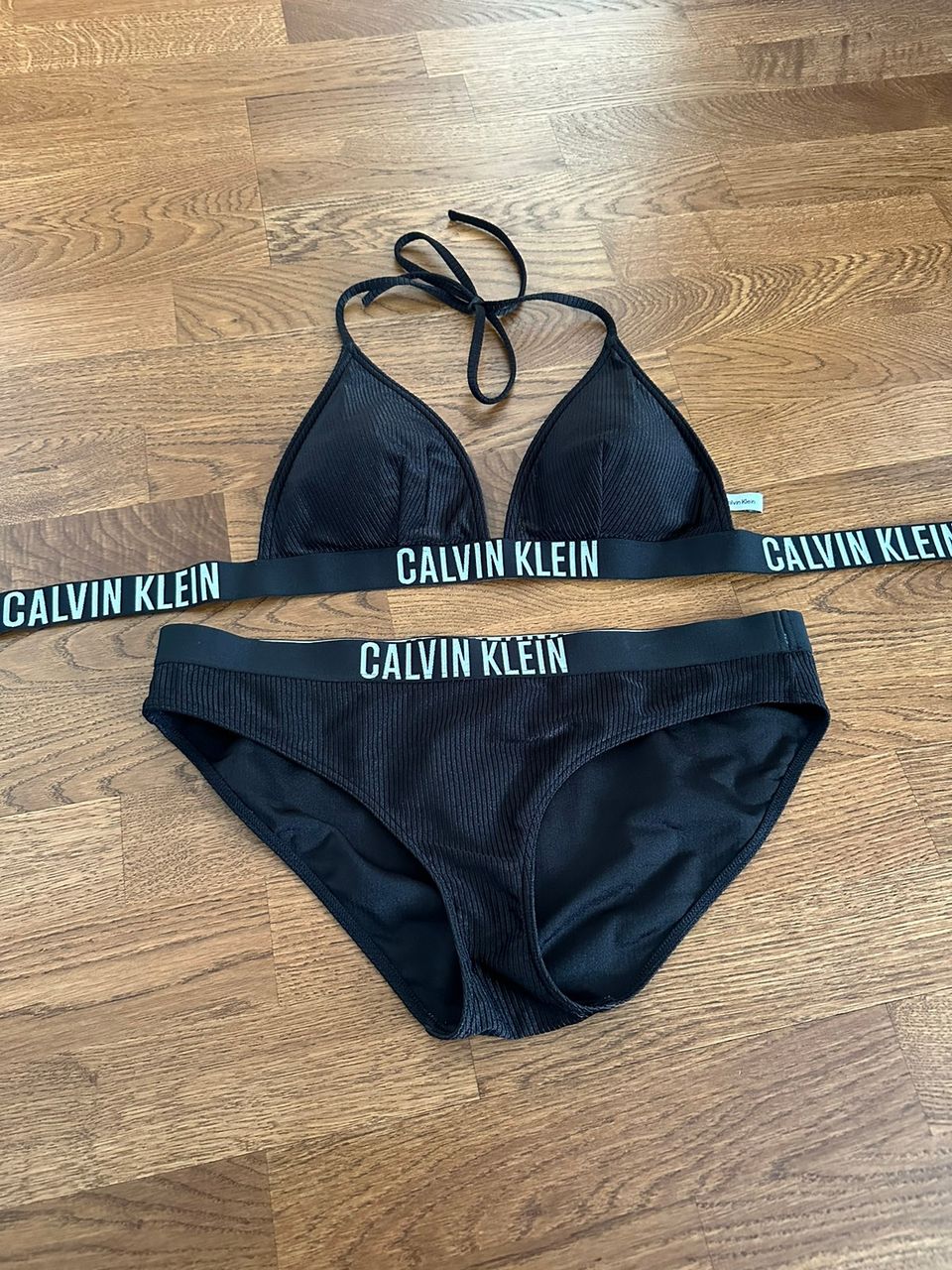 Calvin Klein uima-asut