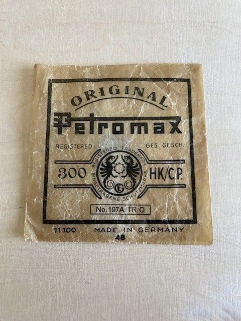 Vanha Petromax pakkaus