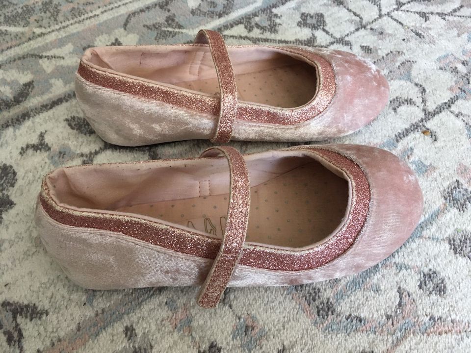 Ballerinat ja sandalit koossa 29