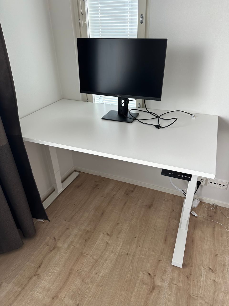 Prokord Kirjoituspöytä - Adjustable Desk