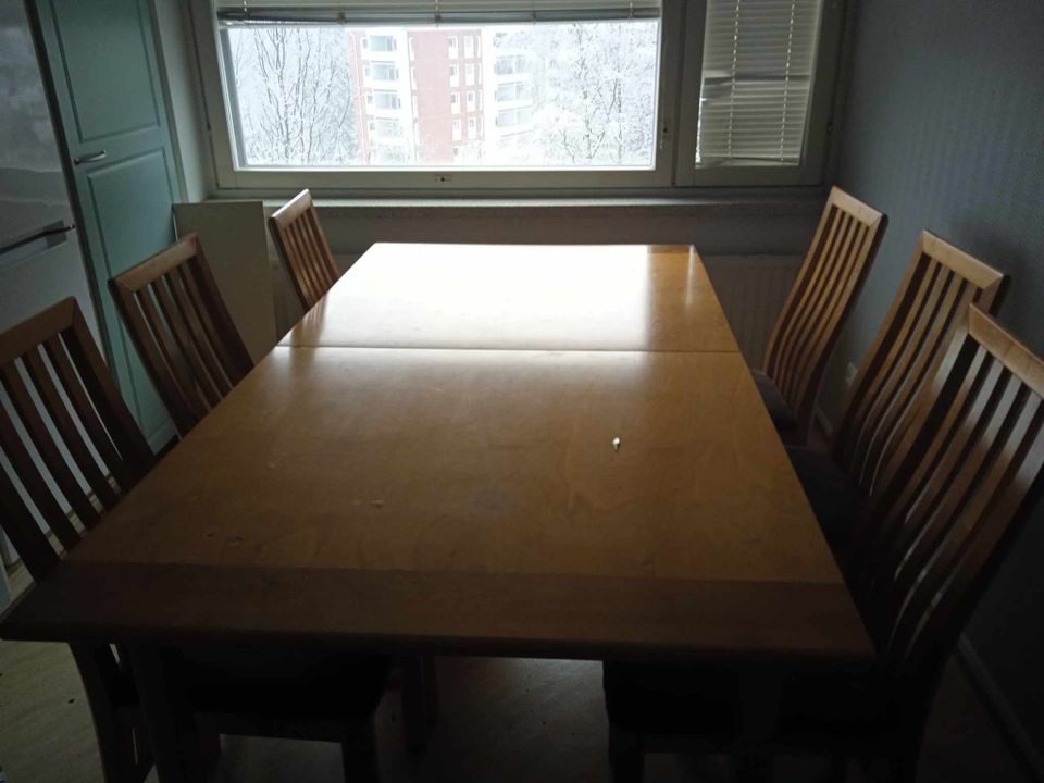 iso keittiön pöytä ja tuolit, enään tänään myynnissä