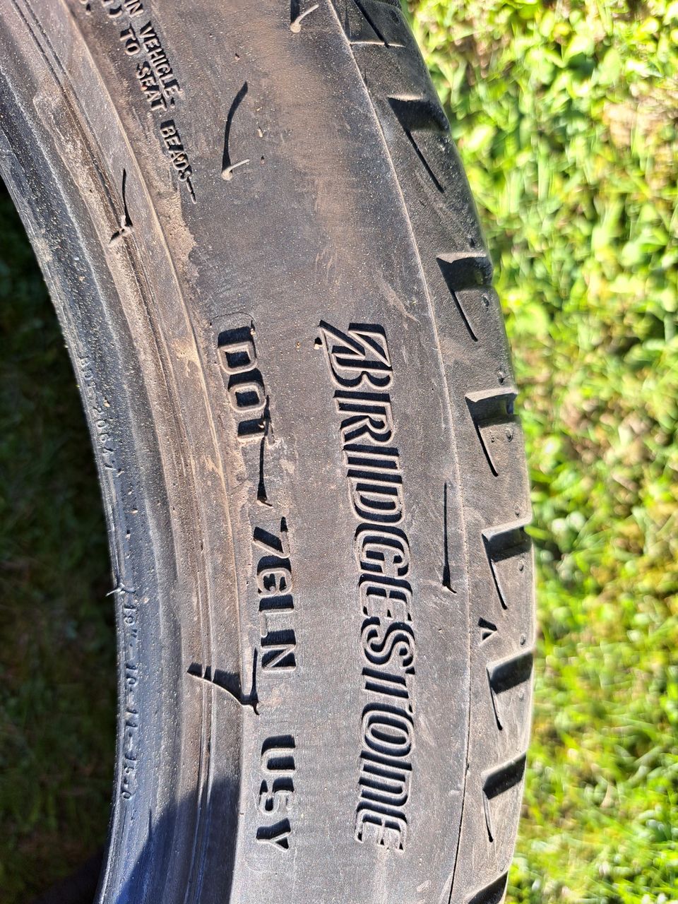 Kesärenkaat Bridgestone 245/45 R19