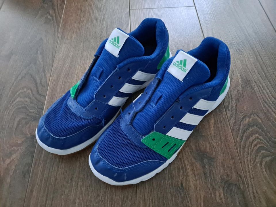 Adidas Essential Star sisäpelikengät kokoa 36