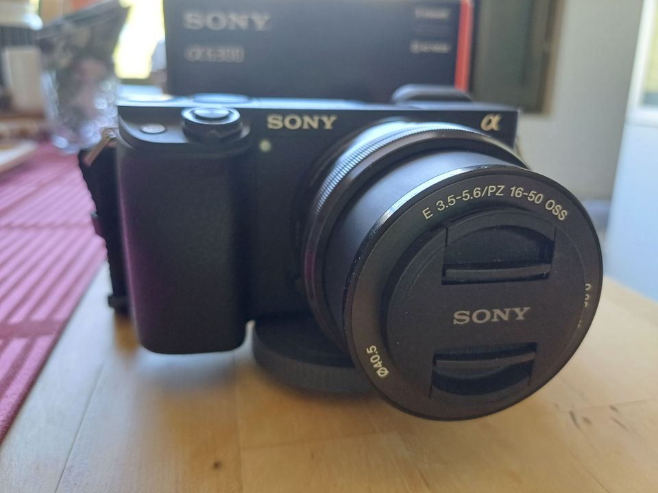 Sony a6300 järjestelmäkamera ja Sony 16-50 zoom