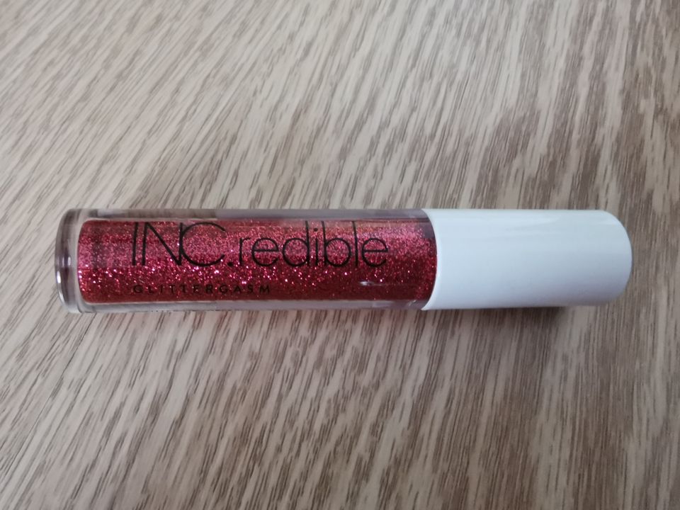 Uusi huulikiilto INC.redible Glitter Lip Topper