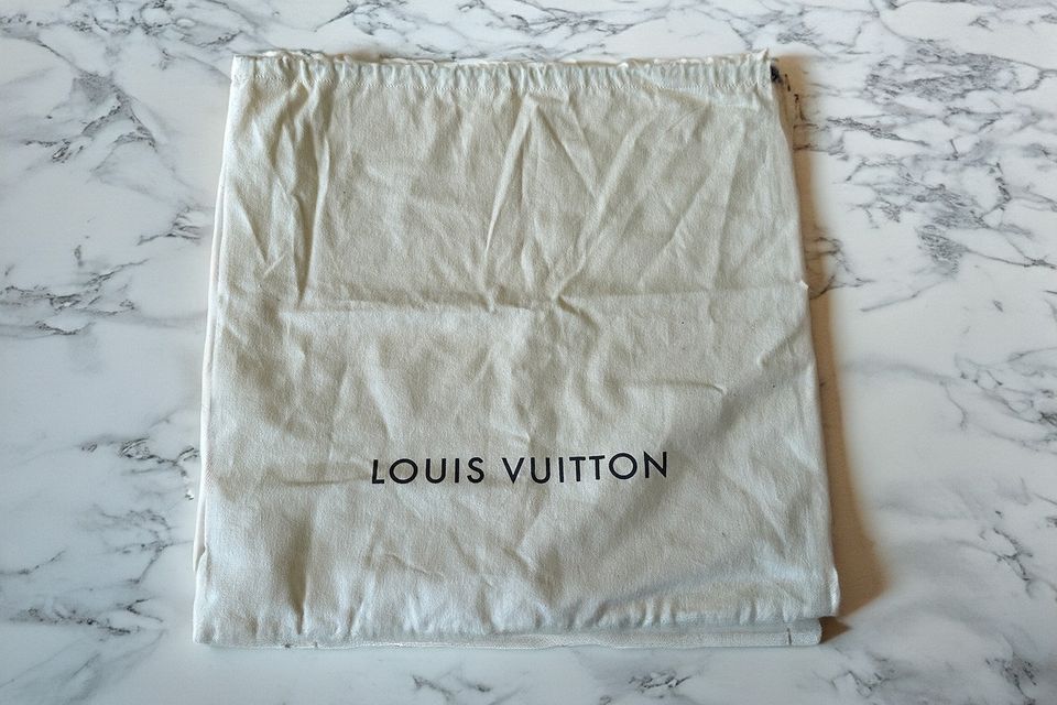 Louis Vuitton dustbag: koko 42x42cm - aito ja alkuperäinen