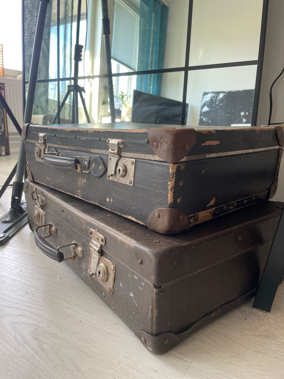 2kpl vanhanajan matkalaukkuja