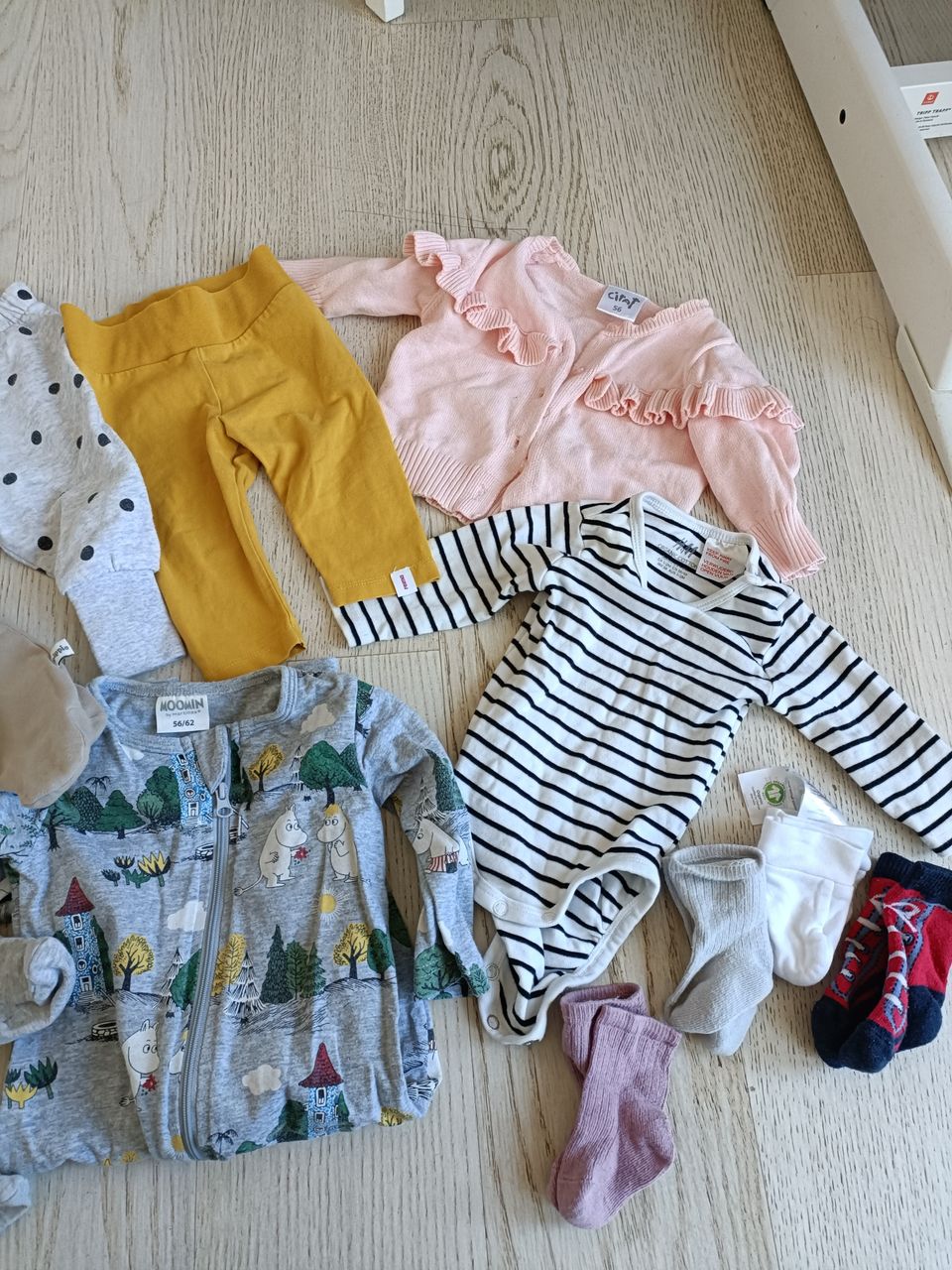 Vauvan vaatteita koko 50-56