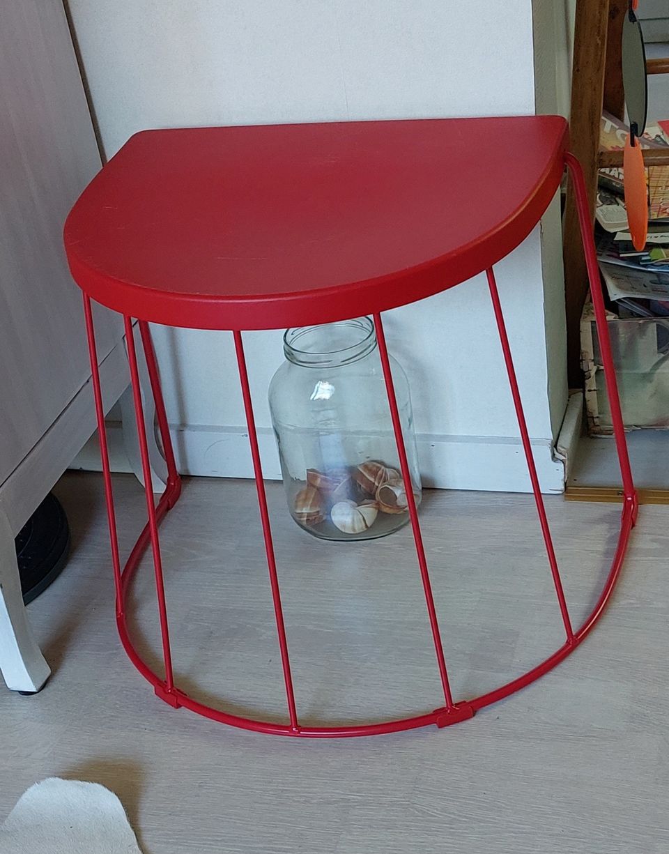 Ikean pikkupöytä/jakkara