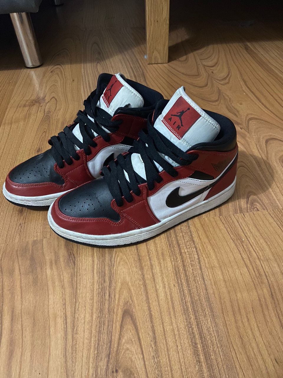 Nike Air Jordan 1 Mid Chicago