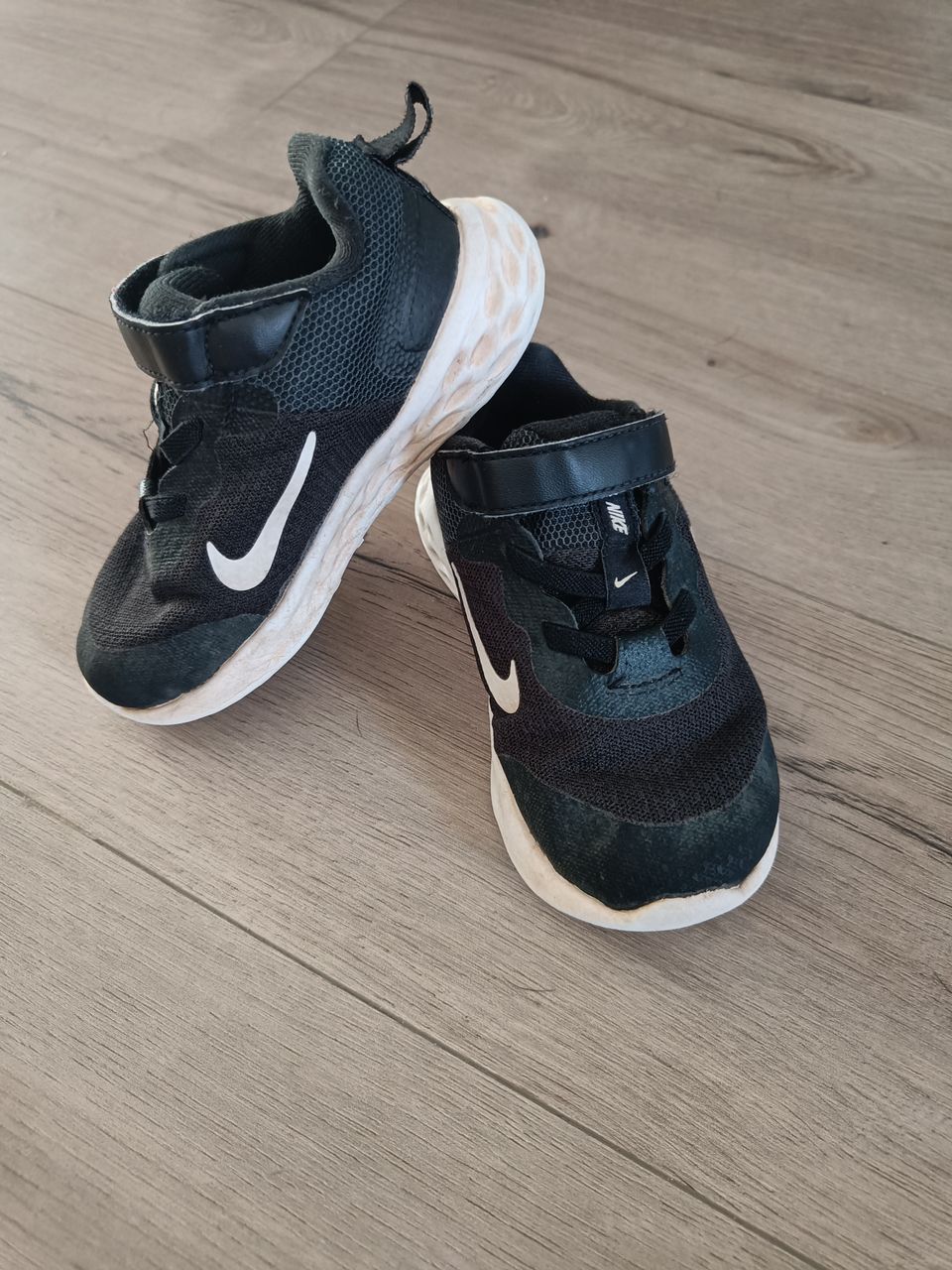 Nike revolution lenkkarit